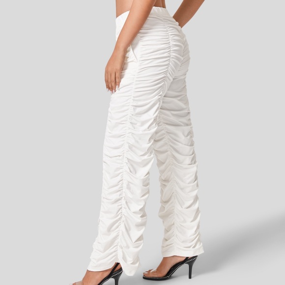 Mid Rise side pocket ruched straight legged casual pants.. - Picture 2 of 3